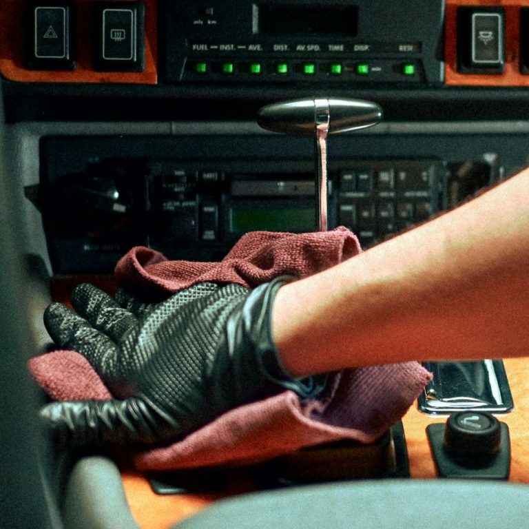 Nettoyage poussière voiture